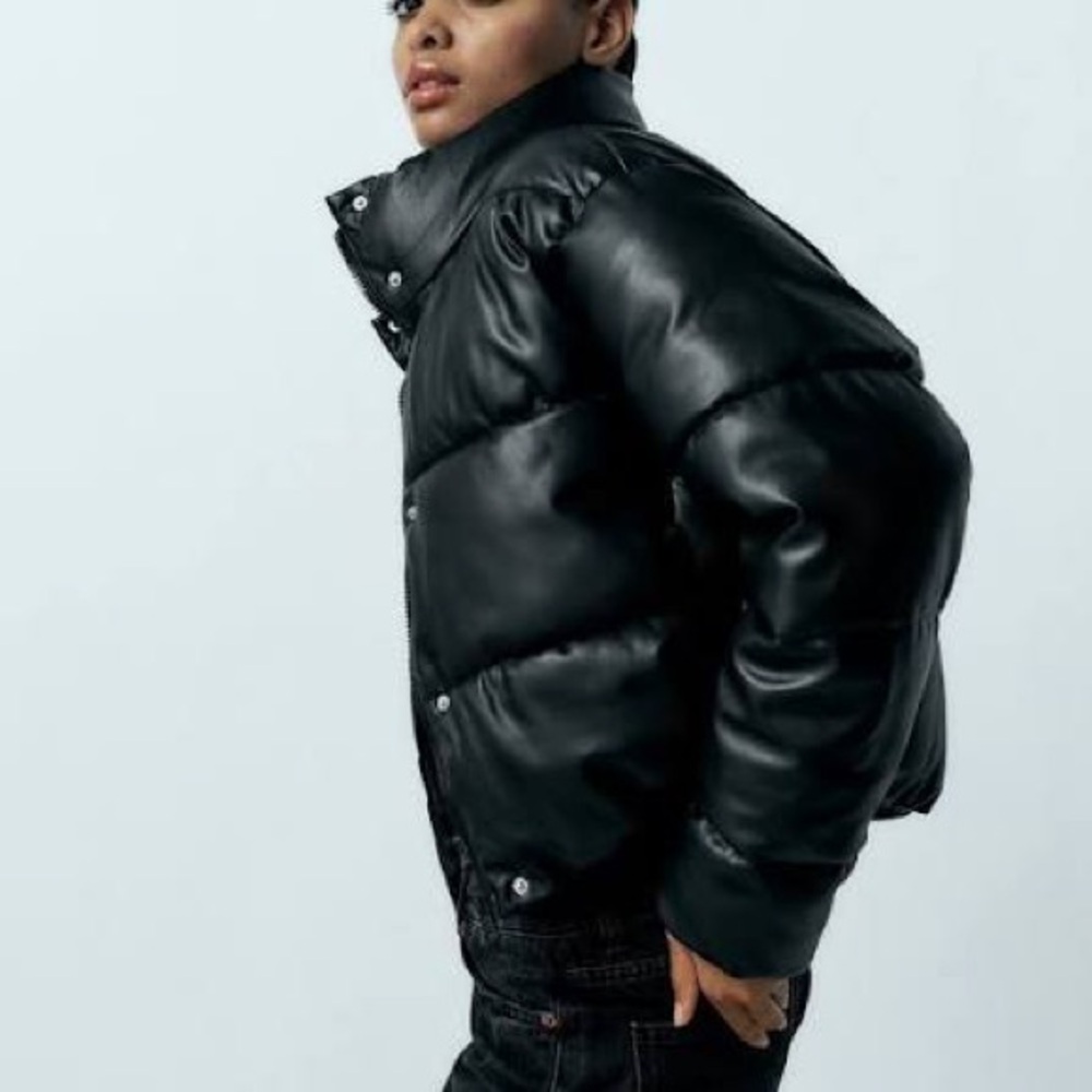Zara Women's Sleek Black Puffer Jacket - Picture 2 of 7